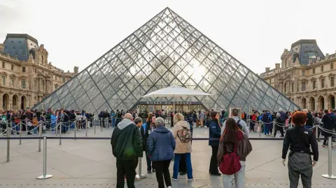 Big Ticket Price Hike at the Louvre for Non-EU Tourists