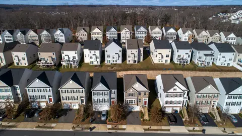 Can Cutting Interest Rates Revive the US Housing Market?