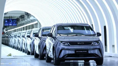 US Electric Car Industry Hits Roadblocks: What’s Going On?