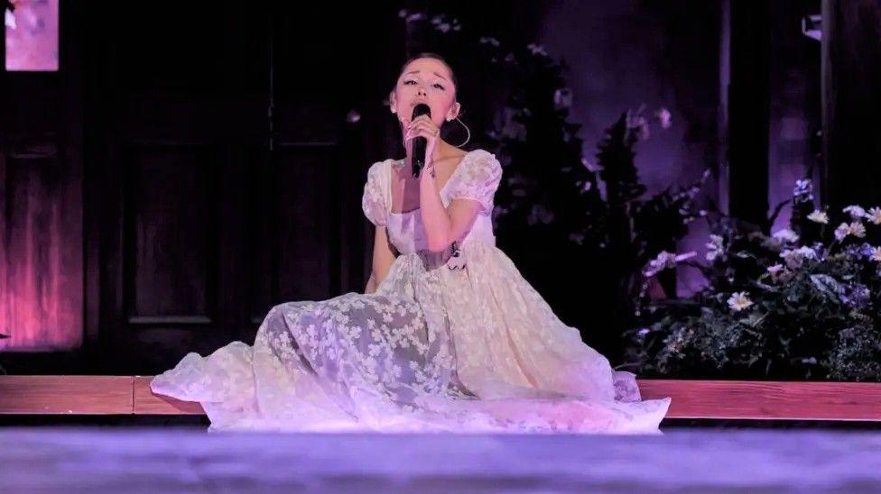 Ariana Grandes Big Goodbye—London Lights, Fans, & The Need for a Break