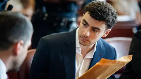 Mangione’s Lawyers Drop Psychiatric Defence in Murder Trial