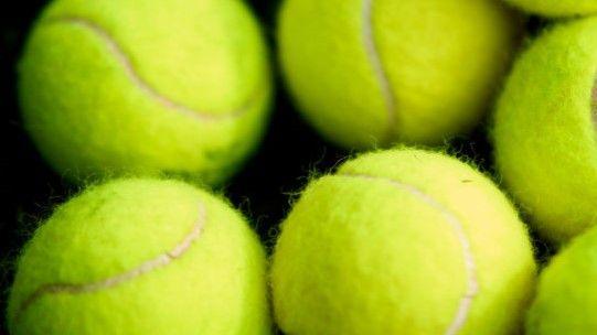 Eala’s Epic Slam: 21‑Year‑Old Filipino Shocks Swiatek at Wimbledon
