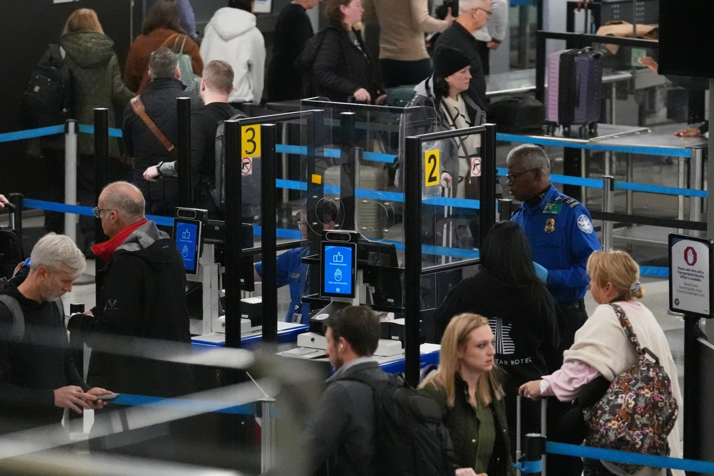 Flight Delays and Cancellations: A Shutdown's Impact on U.S. Aviation