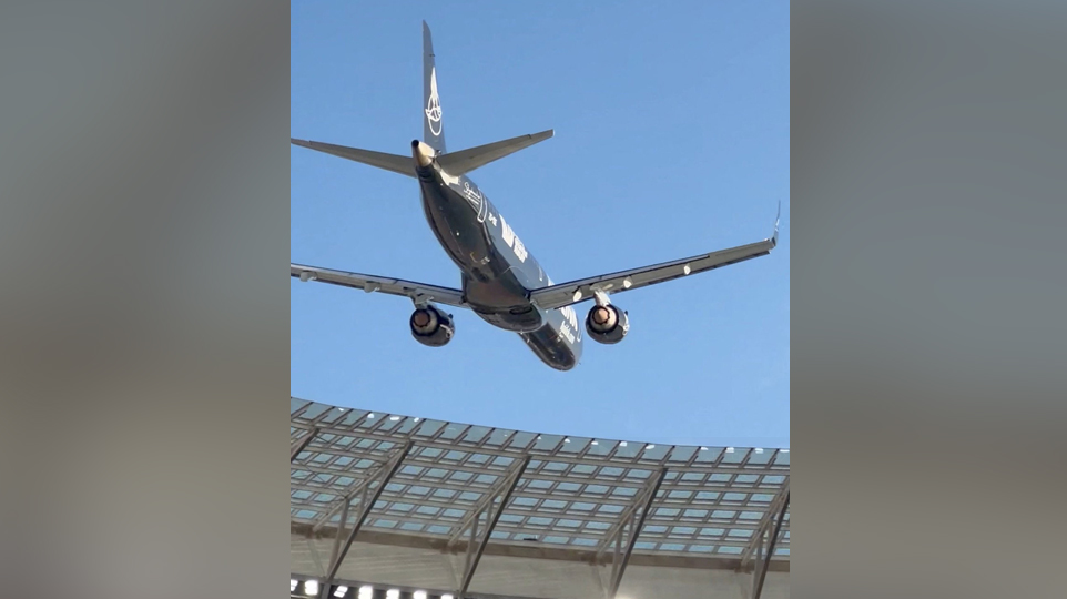 Airlink’s Low‑Altitude Fly‑Past Over Cape Town Stadium Sparks Debate
