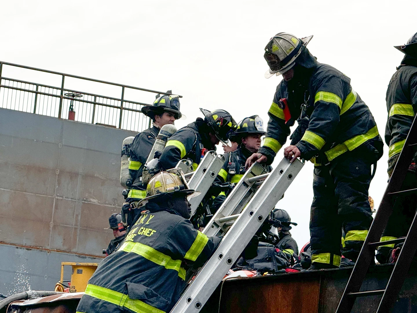 🚨 HUGE BLOW-UP at NYC Shipyard! Firefighters Save the Day