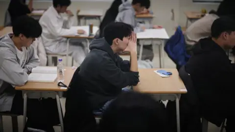 S Korea's Exam Chief Resigns Over Controversial English Test