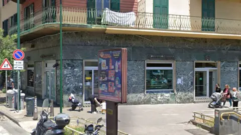 Naples Heist: Robbers Hold 25 Hostages and Escape Through Tunnel