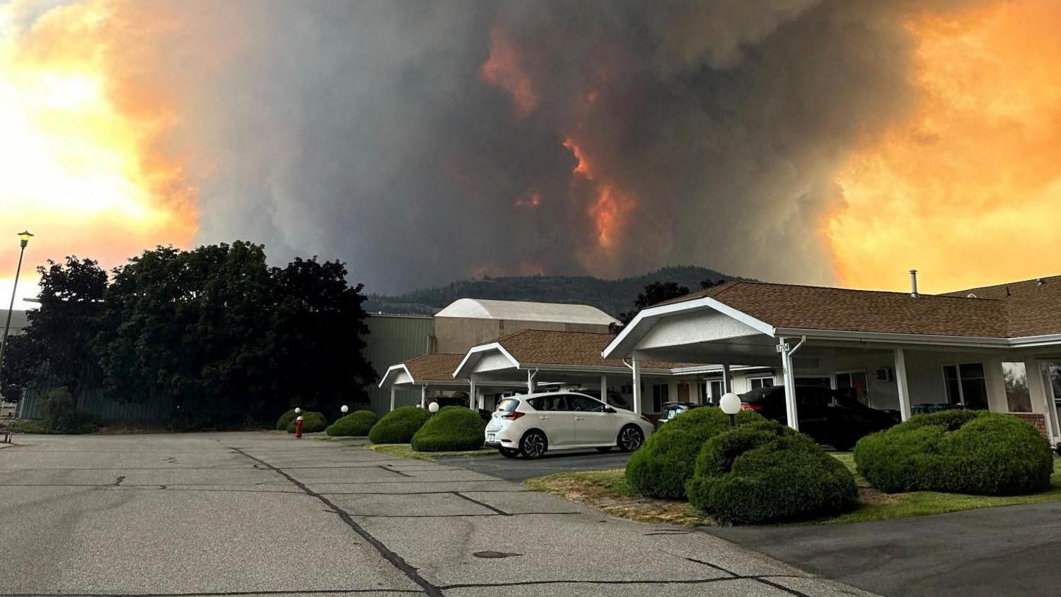 Bald Range Blaze: Evacuees Urged to Check Home Safety
