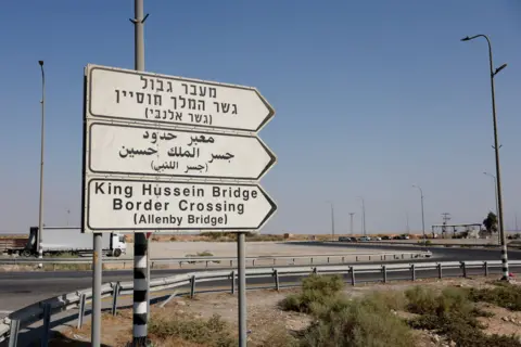 Crossing Closed: Palestinians Stranded in West Bank