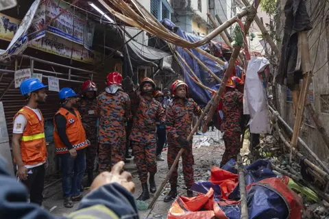 Bangladesh Earthquake Claims Lives and Shakes Capital