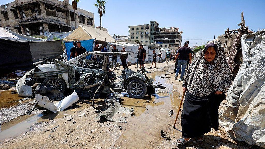 SnapScope: Israeli Raid Captures Hamas Leader, 3 Children Killed