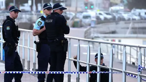 NSW Premier Defends Police Amid Bondi Beach Attack Scrutiny