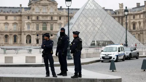 Louvre Heist: Two Arrested for Jewel Theft!