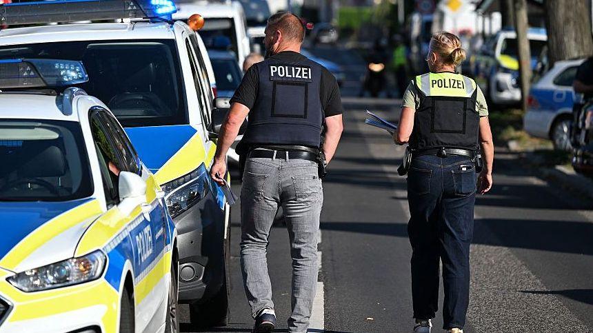 Berlin‑Suburb School Shoot‑Down: 2 Killed, 19‑Year‑Old Arrested