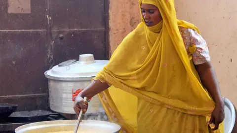 Sudan's Community Kitchens Struggling to Survive Amid Worsening Crisis