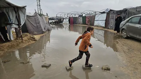 Flood Chaos in Gaza: Displaced Families Await Peace and Rebuilding