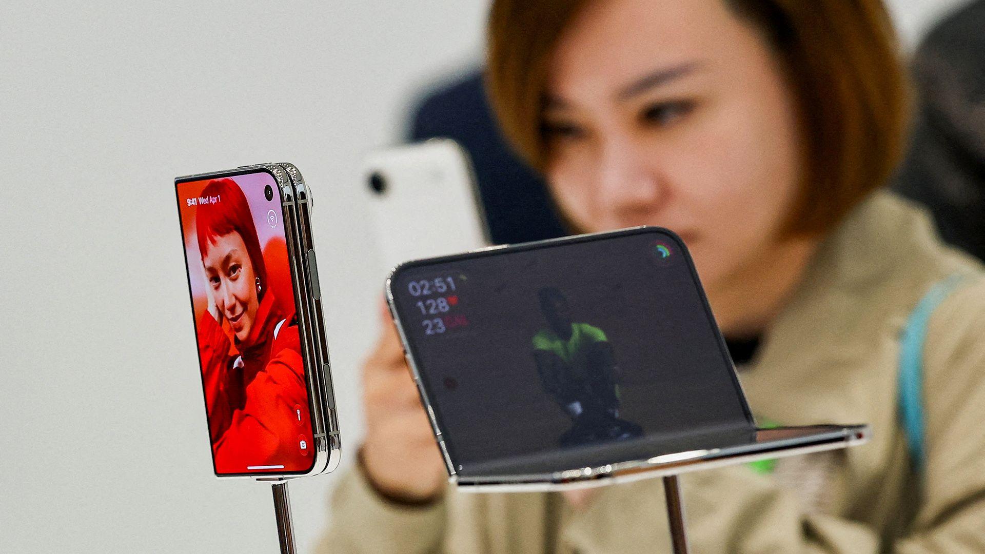 Apple's First Foldable iPhone Wins Press for $1,999