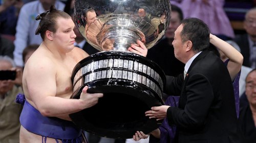 Ukrainian Wrestler Aonishiki Shocks Sumo World with Championship Win