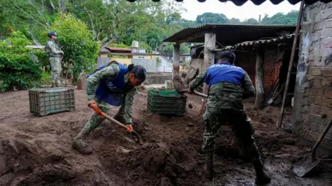 Floods in Mexico: Rescuers Hunt for the Missing