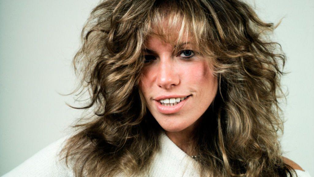 Carly Simon Faces Parkinson’s – Still Writing, Singing, & Releasing a New Album