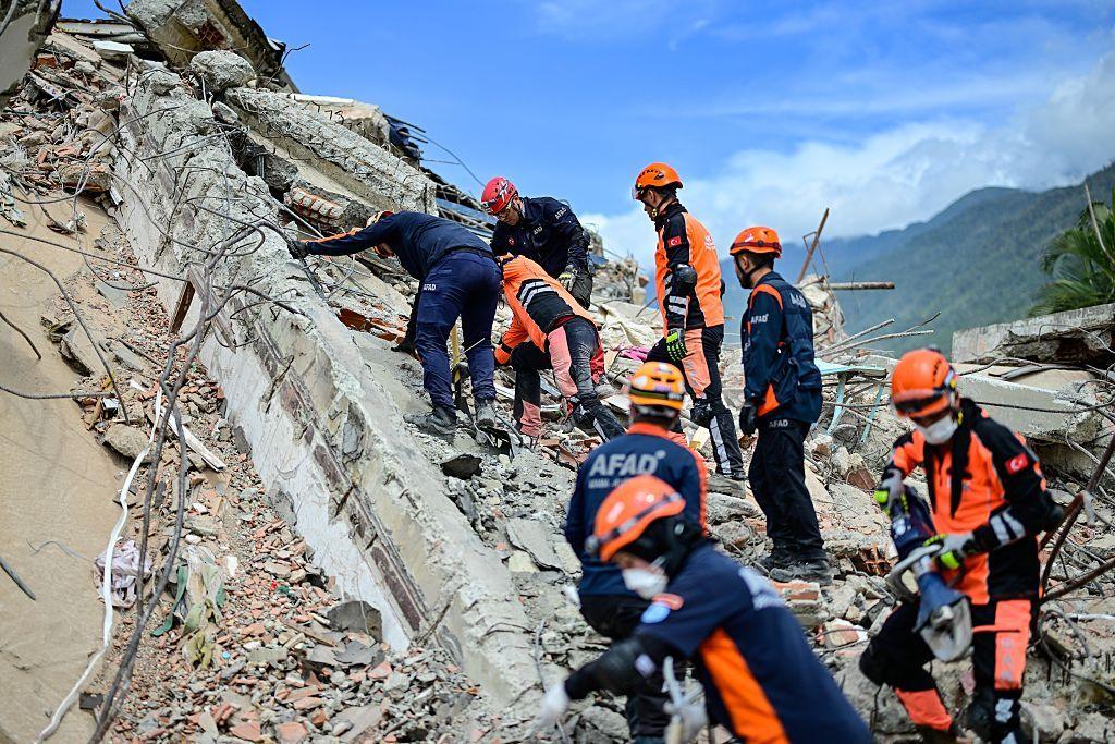 Meet the Rescuers: Dogs, Drones & Tech that Save Lives After Earthquakes