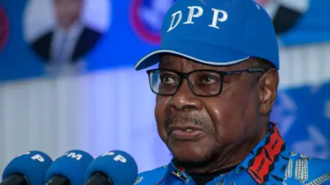 Former President Mutharika Leads in Malawi's Presidential Election