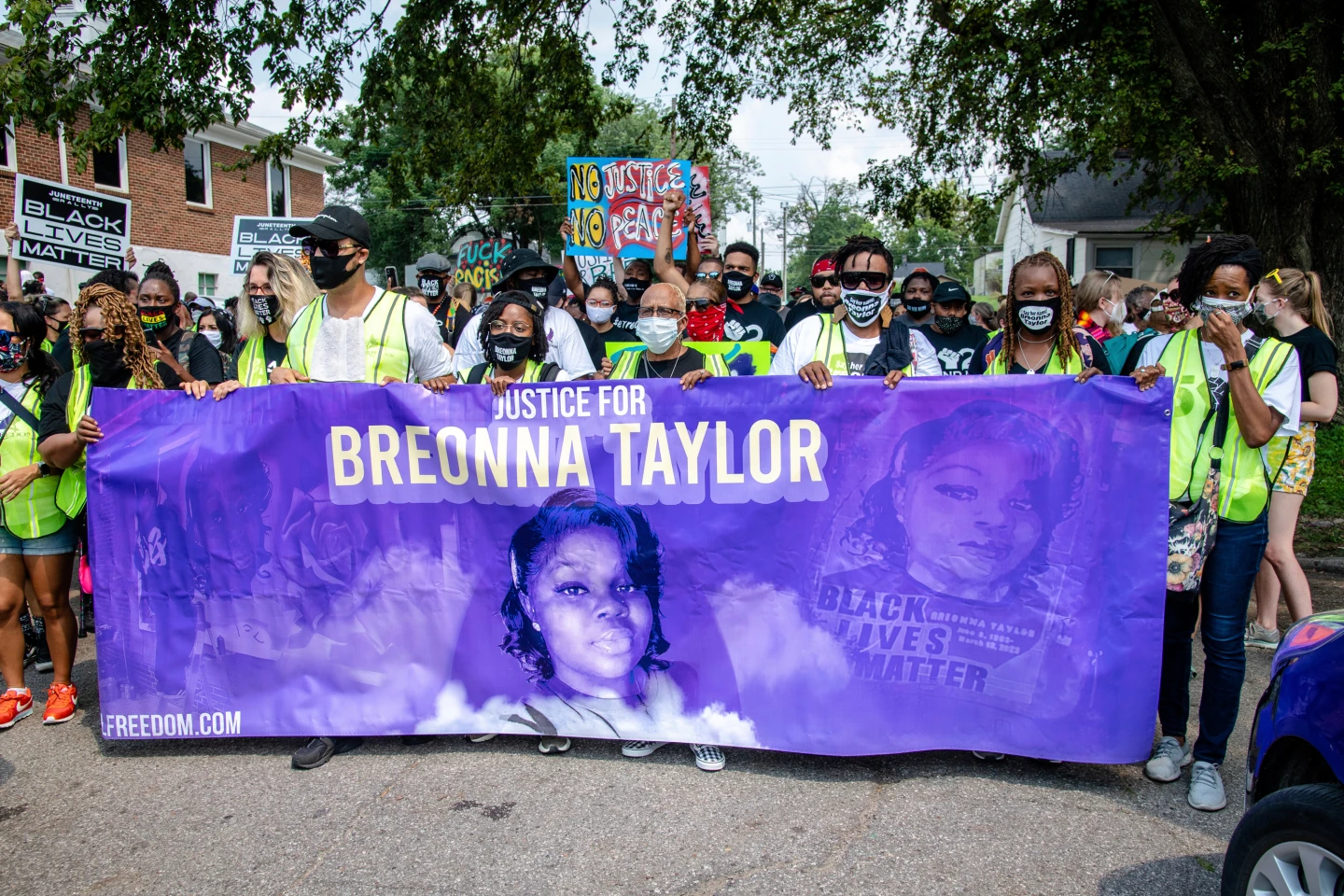 Federal Prosecutors Move to Dismiss Charges Against Officers in Breonna Taylor Case