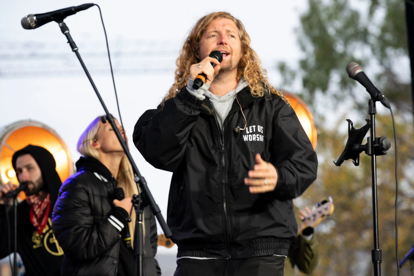 Controversial Rise of Sean Feucht: Worship Leader or Financial Mismanager?
