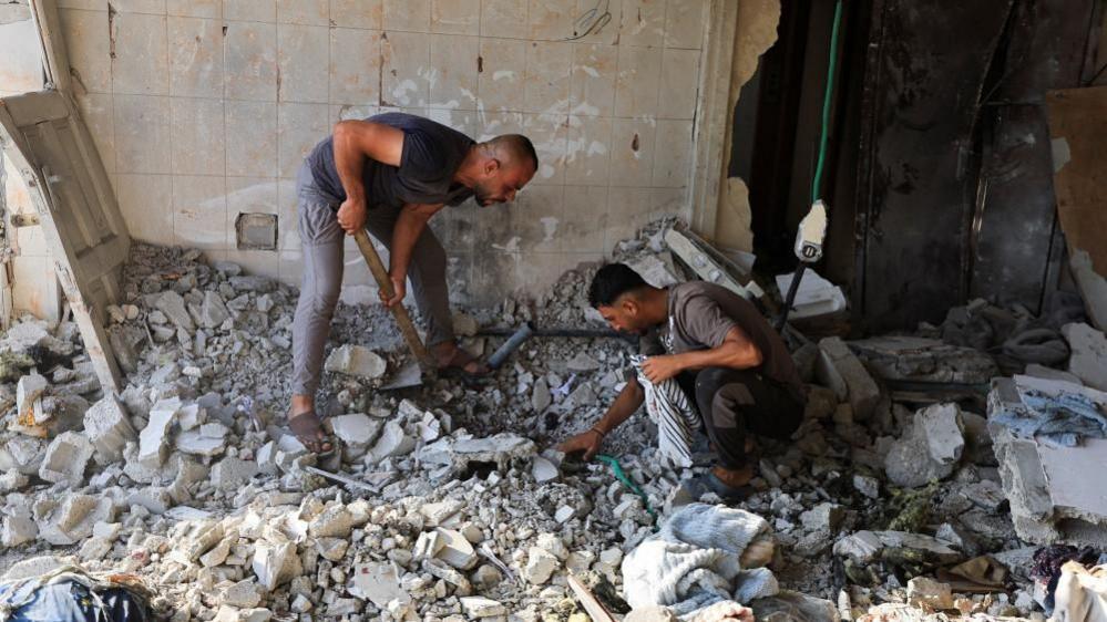 Gaza Kills 13 as Israel Strikes Amid Disarmament Deal