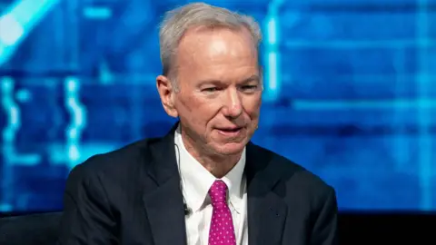 Graduates Boo Eric Schmidt Over AI Concerns