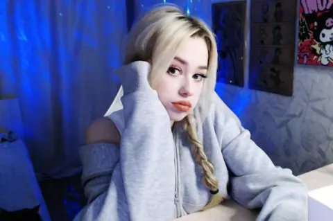 The Dangers of 'Molecule': The Weight-loss Pill Captivating Russian Youth