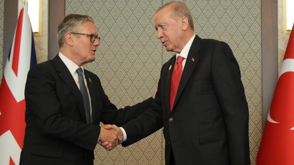 Sir Keir Starmer Gets a Revolver at NATO – How a Gun Became a Politics Gift