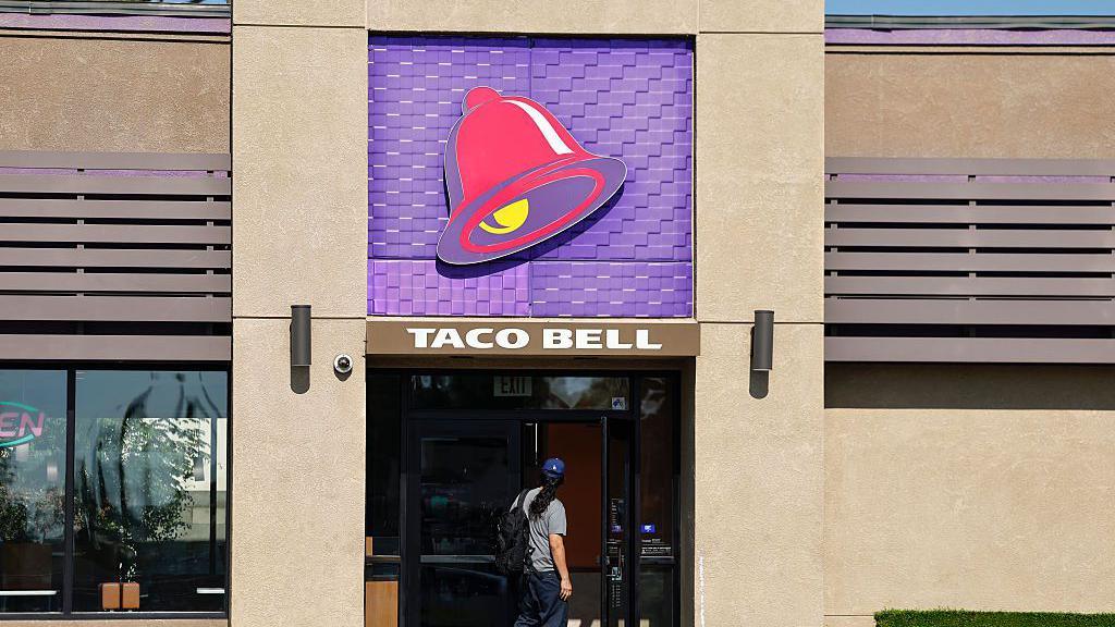 Taco Bell Pulls Lettuces After Parasite Panic