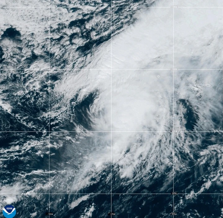 Hurricane Gabrielle Approaches Azores with Heavy Rain and High Winds