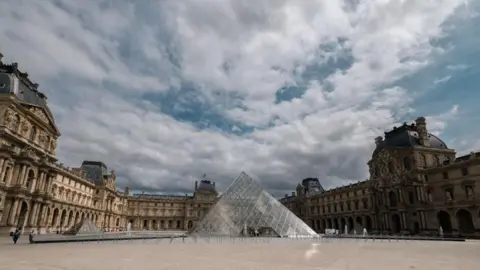 Louvre Museum Shuts Down After Heist