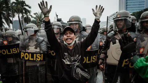 Indonesian Lawmakers' Pay Hike Sparks New Outrage