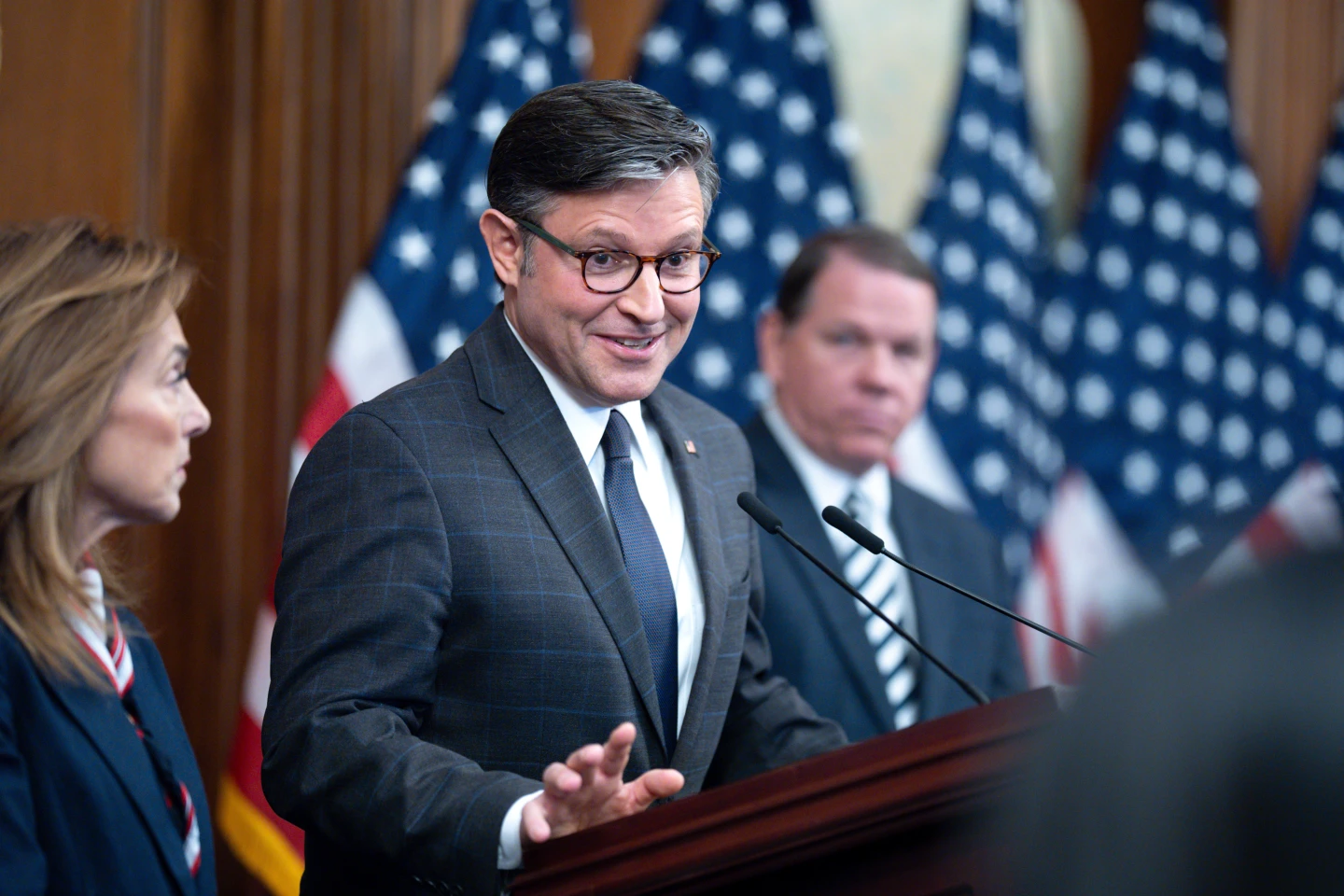 Senate Fails to Pay Federal Workers Amid Ongoing Government Shutdown