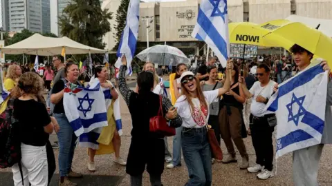 Joyous Reunions: Israelis Celebrate Hostage Deal