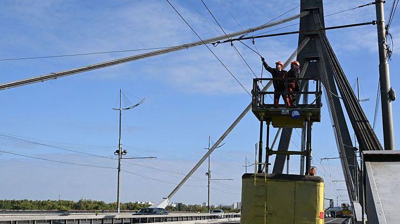 Kyiv’s Bridge Under Attack, German Leader Drops In