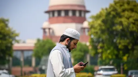Indian Court Pauses Controversial Law Affecting Muslim Properties