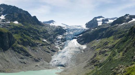 Swiss Glacier Melts, Unveils Bodies of Missing Hikers After 34 Years
