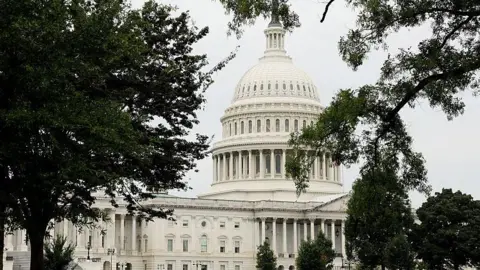 US Government Shutdown Crisis: Trump and Democrats Fail to Reach Agreement