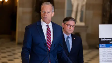 Senate Stalemate Keeps US Shutdown Rolling into Week Two