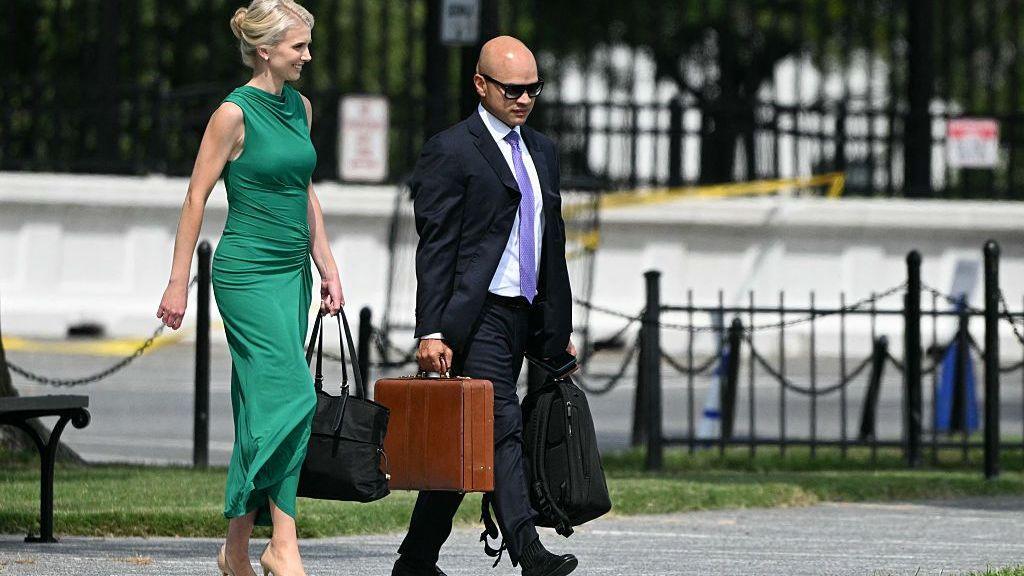 Trump’s $45,000 Cash Gifts to Aides Spark Ethics Debate