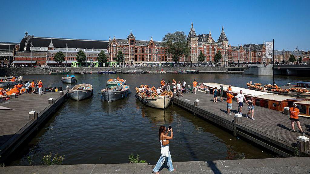 Europe Sizzles: From Cool‑Down Spots in Amsterdam to Chalked Windows in Europe