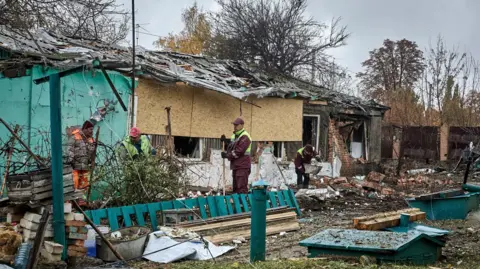 Trump's Diplomatic Dilemmas: Striking Deals with Gaza vs. Stalemates in Ukraine