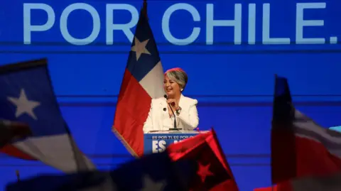 Political Showdown: Chile's Left vs. Right in Upcoming Presidential Run-Off