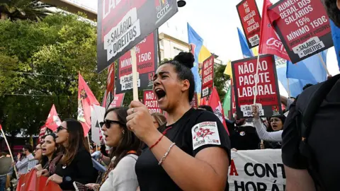 Mass Protests Erupt in Lisbon Against Controversial Labour Laws