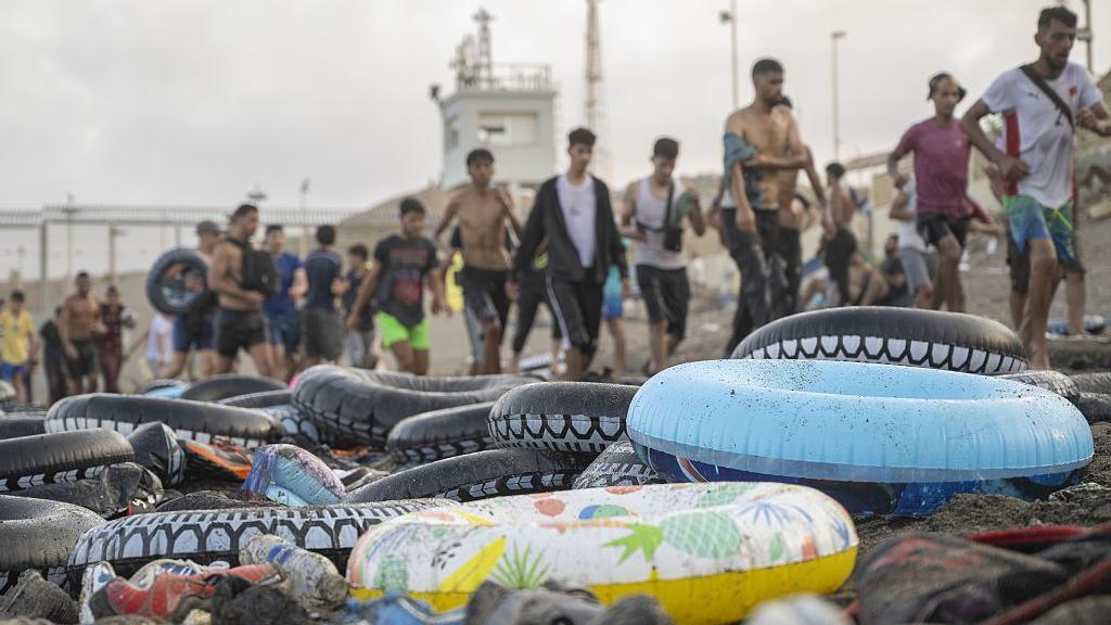 How Instagram Accounts Fuel a Crisis: Paid Help to Cross into Ceuta