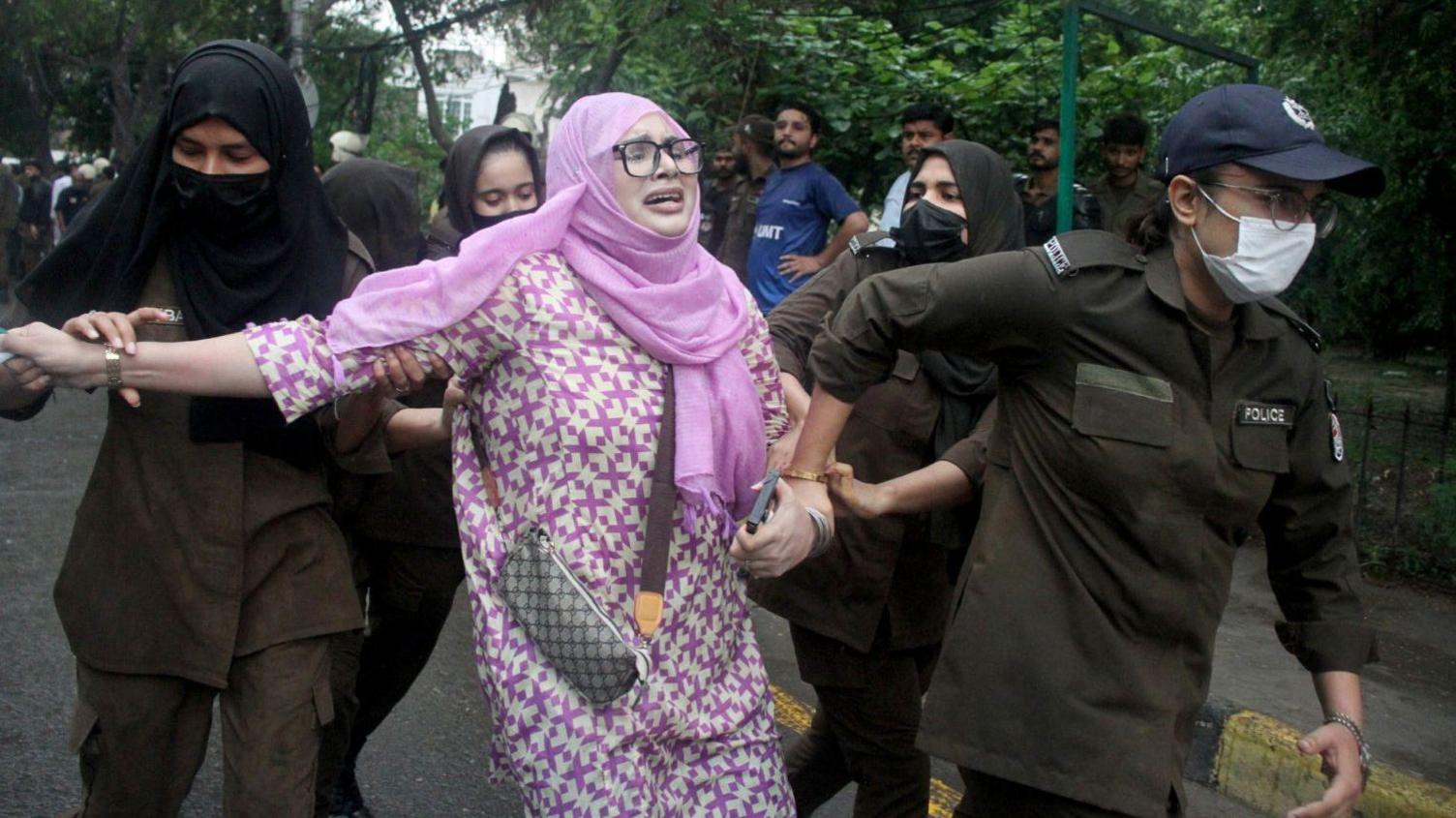 Pakistan Imposes New Restrictions on Foreign Journalists, Sparking Global Media Outcry
